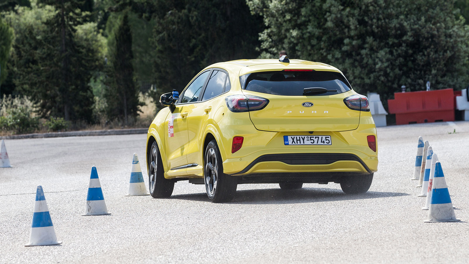 Τα Ford γονίδια δεν κρύβονται από το ηλεκτρικό Puma Gen-E, έχοντας εξαιρετική συμπεριφορά και αίσθηση στη διαδικασία του elk test.